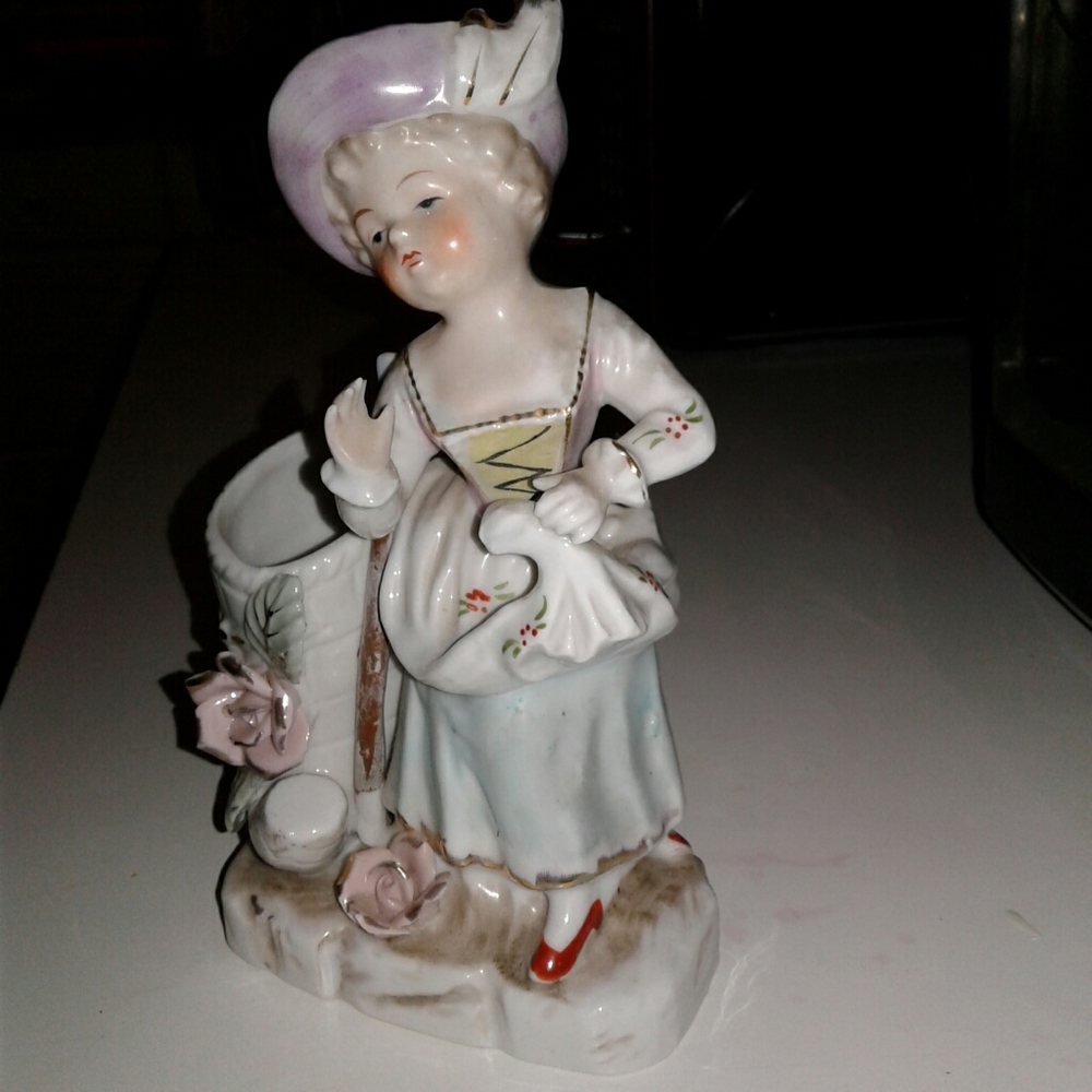 Figurines